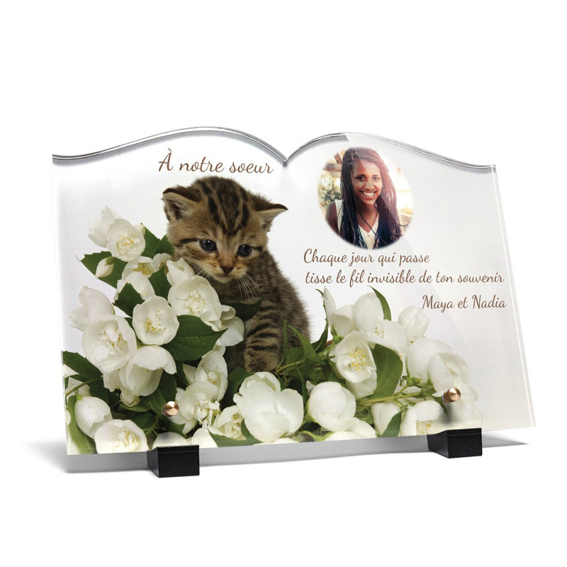 Plaque funéraire chaton-sur-fleurs-blanches-forme-livre 14 plapuedacaes.com
