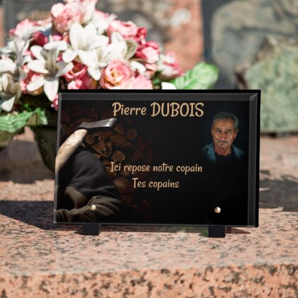 Plaque funéraire bucheron-avec-sa-hache 11 plapuedacaes.com
