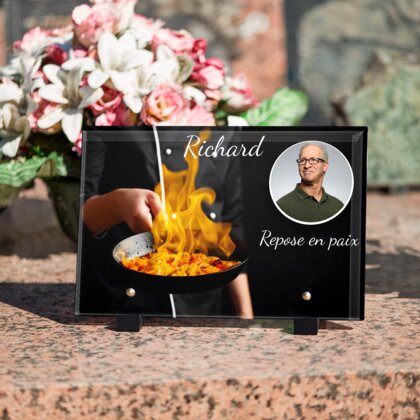 Plaque funéraire cuisinier-avec-une-flamme-dans-une-poele 16 plapuedacaes.com
