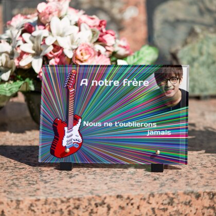 Plaque funéraire guitare-electrique-en-pixel-art 27 plapuedacaes.com
