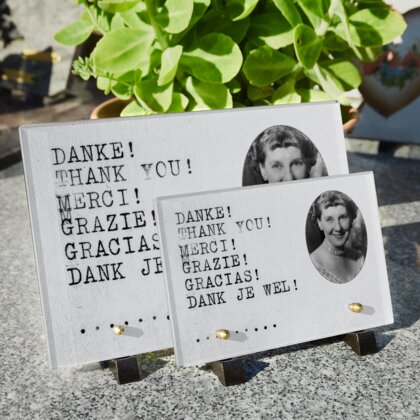 Plaque funéraire merci-en-differentes-langues 12 plapuedacaes.com
