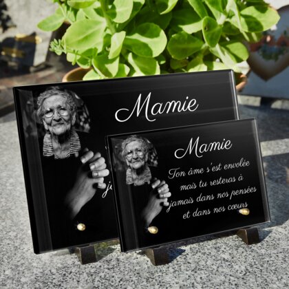 Plaque funéraire priere-mains-liees 27 plapuedacaes.com
