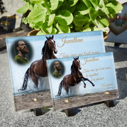Plaque funéraire cheval-au-bord-de-lac 4 plapuedacaes.com
