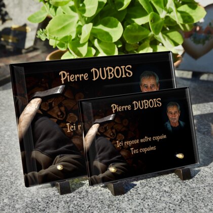 Plaque funéraire bucheron-avec-sa-hache 5 plapuedacaes.com
