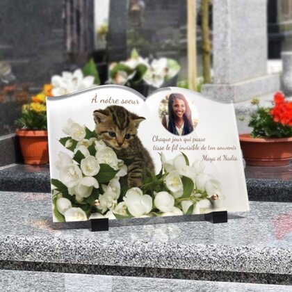 Plaque funéraire chaton-sur-fleurs-blanches-forme-livre 9 plapuedacaes.com
