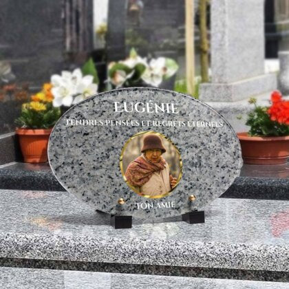 Plaque funéraire livre-granite-gris-forme-ovale 14 plapuedacaes.com
