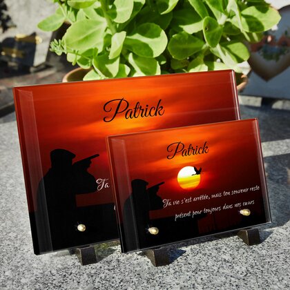 Plaque funéraire chasseur-oiseau 4 plapuedacaes.com
