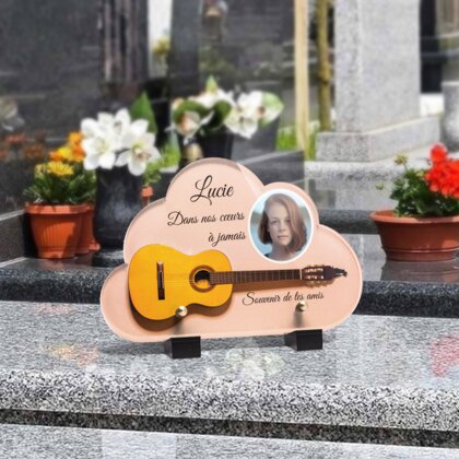 Plaque funéraire guitare-jaune-sur-fond-rose-forme-nuage 21 plapuedacaes.com
