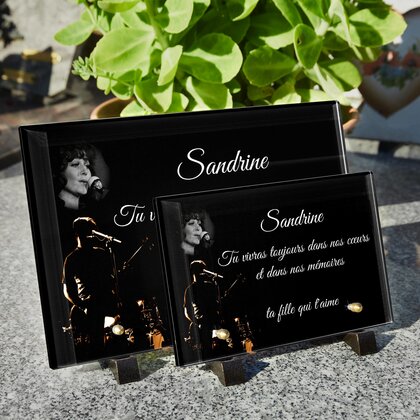 Plaque funéraire chanteur-sur-scene 23 plapuedacaes.com
