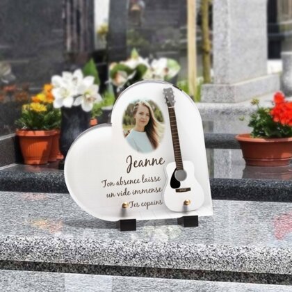 Plaque funéraire guitare-acoustique-blanche-forme-coeur 1 plapuedacaes.com
