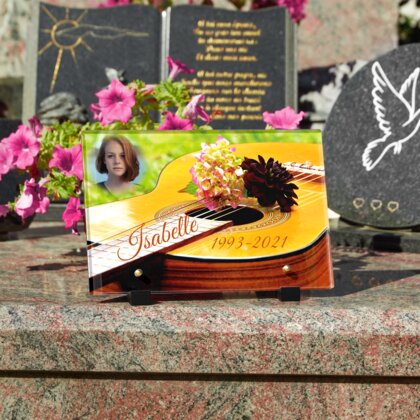 Plaque funéraire guitare-acoustique-avec-les-fleurs 17 plapuedacaes.com
