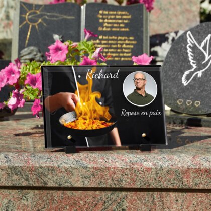 Plaque funéraire cuisinier-avec-une-flamme-dans-une-poele 8 plapuedacaes.com
