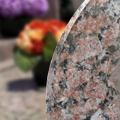 Plaque funéraire livre-granit-rose-forme-ovale 8 plapuedacaes.com
