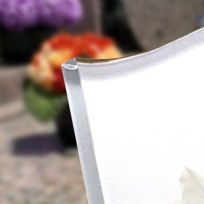 Plaque funéraire chaton-sur-fleurs-blanches-forme-livre 23 plapuedacaes.com
