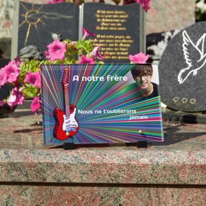 Plaque funéraire guitare-electrique-en-pixel-art 13 plapuedacaes.com
