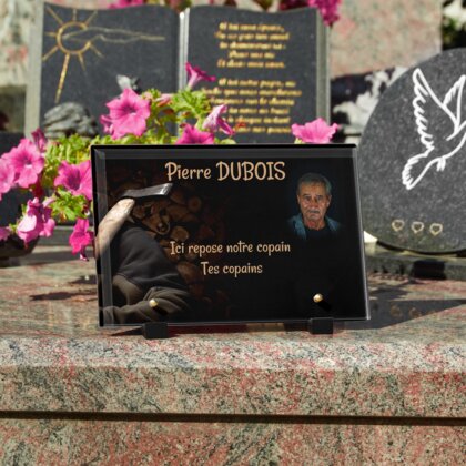 Plaque funéraire bucheron-avec-sa-hache 22 plapuedacaes.com
